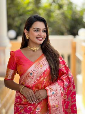 Red weaving zari meenakari work silk blend saree 3