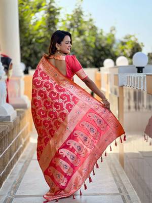 Red weaving zari meenakari work silk blend saree 4