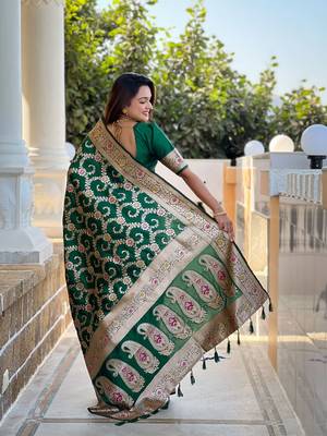 green weaving zari meenakari work silk blend saree 3