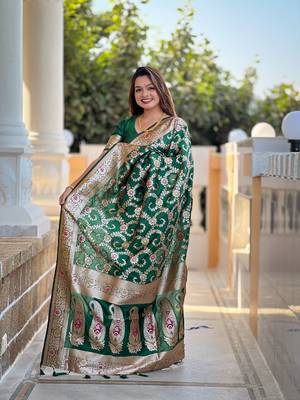 green weaving zari meenakari work silk blend saree 4