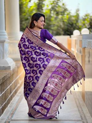 wine weaving zari meenakari work silk blend saree 5