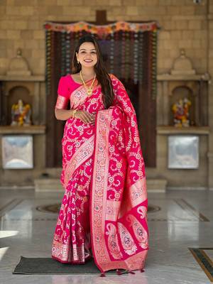 magenta weaving zari meenakari work silk blend saree 1