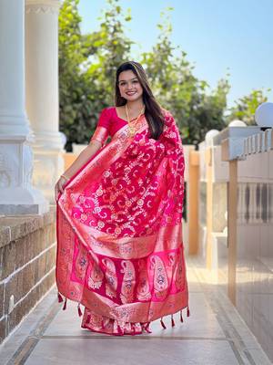magenta weaving zari meenakari work silk blend saree 4