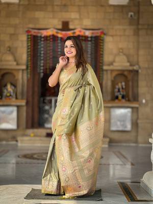 green weaving zari work banarasi silk blend saree 1