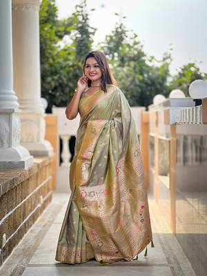 green weaving zari work banarasi silk blend saree 5