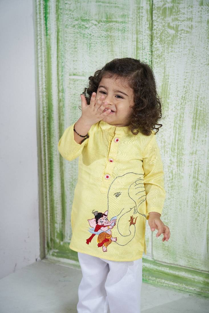 Yellow embroidered kurta set for boys