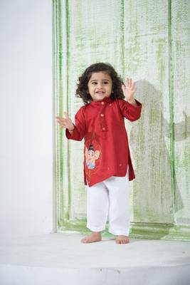 Red embroidered kurta set for boys 1