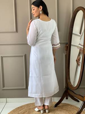 White chanderi silk heavy embroidered. kurta pant with dupatta 2