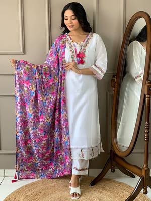 White chanderi silk heavy embroidered. kurta pant with dupatta 1