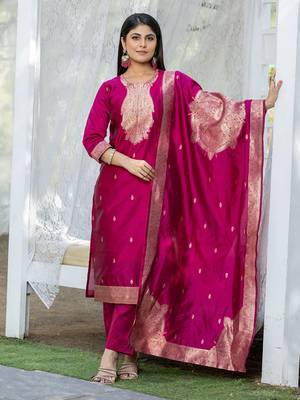 Pink silk blend jacquard kurta pant with dupatta 1
