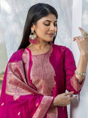 Pink silk blend jacquard kurta pant with dupatta 3
