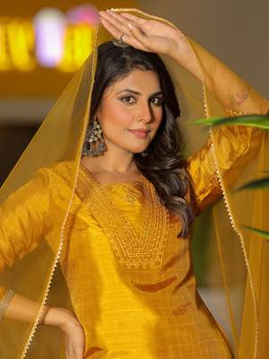 Mustard silk blend embroidered kurta pant with dupatta 4