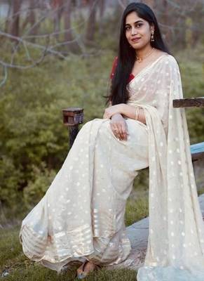 Off White Color Viscose Georgette Saree 2