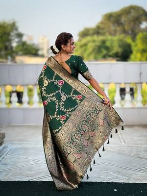 Green soft banarasi silk blend meenakari weaving saree with unstitched blouse 2