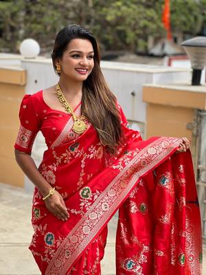 Red soft banarasi silk blend meenakari weaving saree with unstitched blouse 4