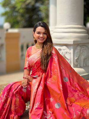 Gajari soft banarasi silk blend meenakari weaving saree with unstitched blouse 4