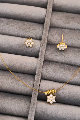 Pearl design flower delicate necklace and earrings set for her
