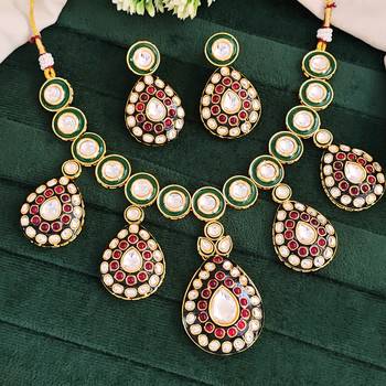 Traditional indian kundan necklace set with earrings, green enamel and ruby red stones, gold-plated 1