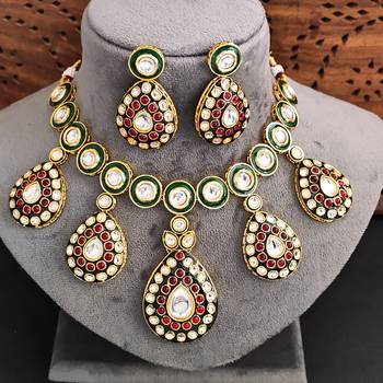 Traditional indian kundan necklace set with earrings, green enamel and ruby red stones, gold-plated 5