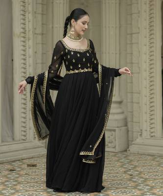 Black embroidered anarkali set 4