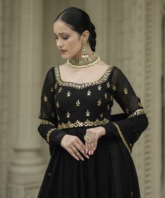 Black embroidered anarkali set 5