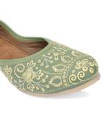 Cushioned green embroidered  flats