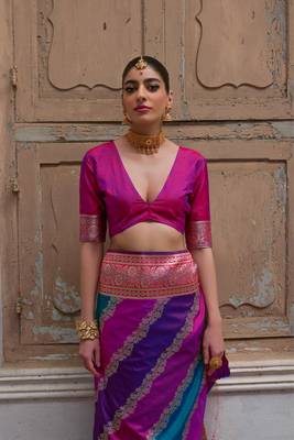 Pink banarasi silk blend blend weaving saree with zari woven fancy tassels 4