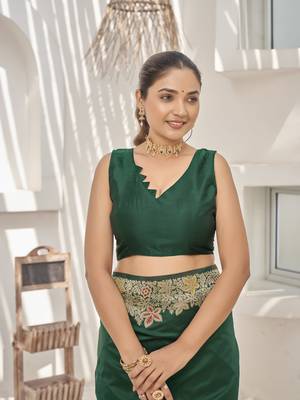 Green banarasi soft silk blend woven jacquard saree with blouse piece 5