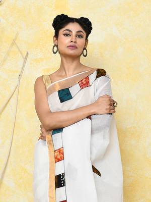 White exclusive applique saree without blouse piece  4