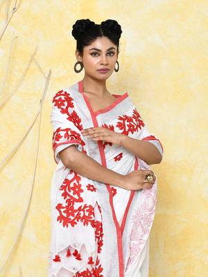 white exclusive applique saree with blouse piece 3