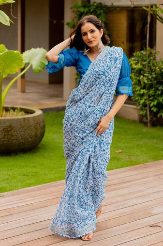 White cotton blend warli print pom pom lace border saree with unstiched blouse piece