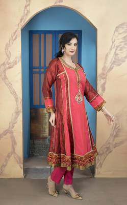 Light-pink chanderi embroidered a line kurta & pants set 3