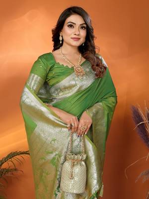 Green banarasi silk blend saree with weaving work 3