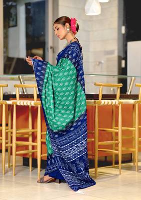 Green printed cotton saree with blouse piece 2