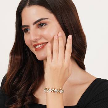 Golden kite shaped kundan with white pearls adjustable bracelet 2