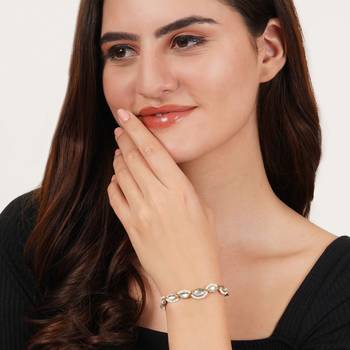 Golden oval shape kundan & white pearl adjustable bracelet 2