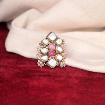 Enamoured kundan ring 1