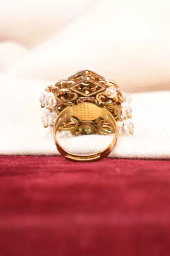 Enamoured kundan ring