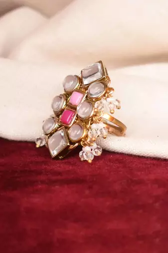 Enamoured kundan ring
