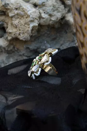 Geometric aesthetic ring