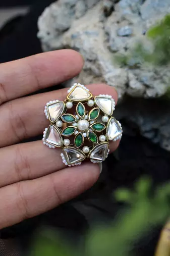 Geometric aesthetic ring