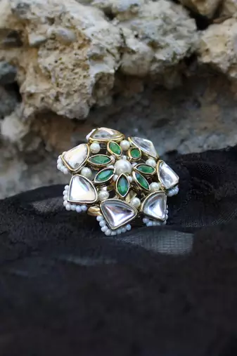 Geometric aesthetic ring