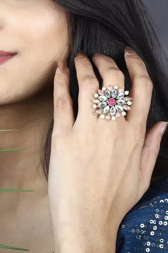 Pearl twirl pink ring
