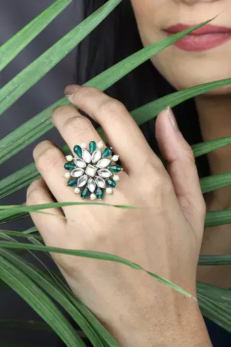 Pearl twirl pine ring