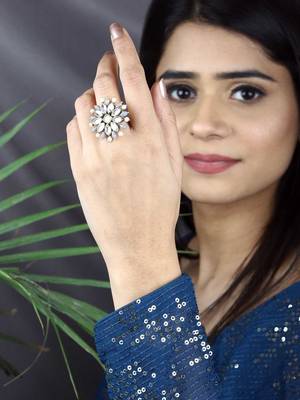 Pearl twirl grey ring 2