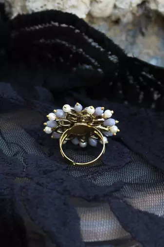 Pearl twirl grey ring