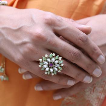 Pearl twirl green ring 2