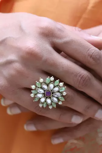 Pearl twirl green ring