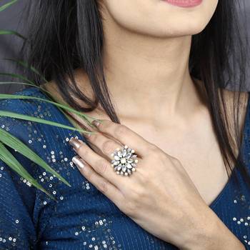 Pearl twirl grey ring 5