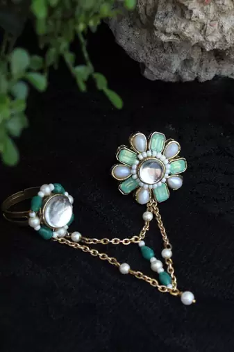 Garden green two-finger ring